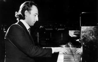 (GERMANY OUT) Maurizio PolliniPianist, Italien- am Klavier 1978 (Photo by Binder/ullstein bild via Getty Images)