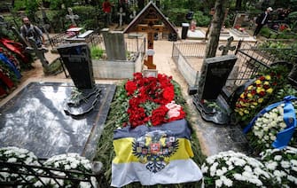 epa10828122 Visitors stand near the grave of PMC Wagner group founder and chief Yevgeny Prigozhin at the Porokhov cemetery in St. Petersburg, Russia, 30 August 2023. Yevgeny Prigozhin was buried on 29 August near his father's grave during a quiet ceremony at the Porokhov cemetery on the outskirts of St. Petersburg, despite heightened security at the Serafimovskoe Cemetery, where his burial was allegedly expected to take place. Russian authorities on 27 August confirmed that Prigozhin died along with nine others in the crash of an aircraft in the Tver region of Russia on 23 August 2023.  EPA/ANATOLY MALTSEV
