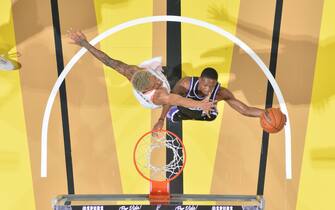 SAN ANTONIO, TX - NOVEMBER 17: De'Aaron Fox #5 of the Sacramento Kings drives to the basket during the game against the San Antonio Spurs during the In-Season Tournament on November 17, 2023 at the Frost Bank Center in San Antonio, Texas. NOTE TO USER: User expressly acknowledges and agrees that, by downloading and or using this photograph, user is consenting to the terms and conditions of the Getty Images License Agreement. Mandatory Copyright Notice: Copyright 2023 NBAE (Photos by Michael Gonzales/NBAE via Getty Images)