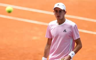 Matteo Arnaldi of Italy in action against Casper Ruud of Norway during the Mutua Madrid Open 2023, Masters 1000 tennis tournament on April 28, 2023 at Caja Magica in Madrid, Spain - Photo: Oscar J Barroso/DPPI/LiveMedia