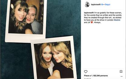 Taylor Swift, selfie con Adele e J.K. Rowling al concerto