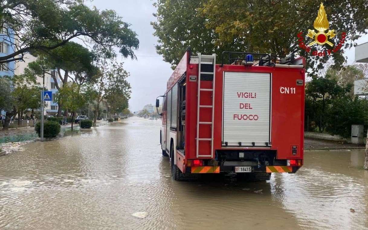 Maltempo colpisce Romagna e Friuli Venezia Giulia, temporali e venti forti al Sud