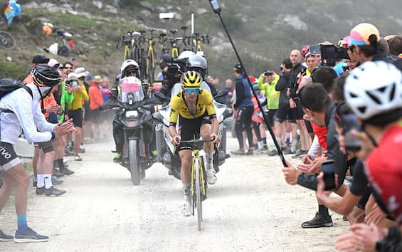 Impresa di Simon Yates: il Giro d'Italia è suo!