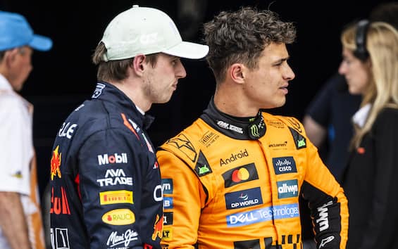 https://static.sky.it/editorialimages/332e68f6fd25235a6114a640e4bc91e655d245f9/skysport/it/motori/formula-1/video/2025/05/04/f1-gp-miami-verstappen-intervista/norris-verstappen-ip.jpg?im=Resize,width=565
