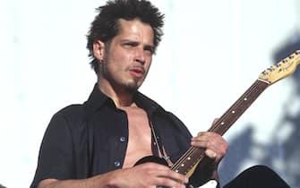 Chris Cornell of Soundgarden performs during Lollapalooza at Winnebago County Fairgrounds on June 30, 1996 in Rockford, Illinois. (Photo by Tim Mosenfelder/Getty Images)