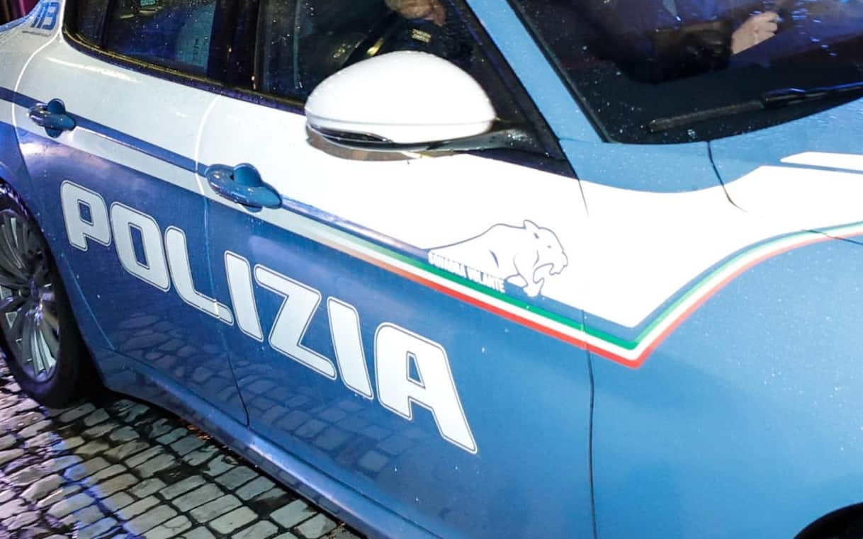 roma 18enne legato e seminudo fugge da un campo rom