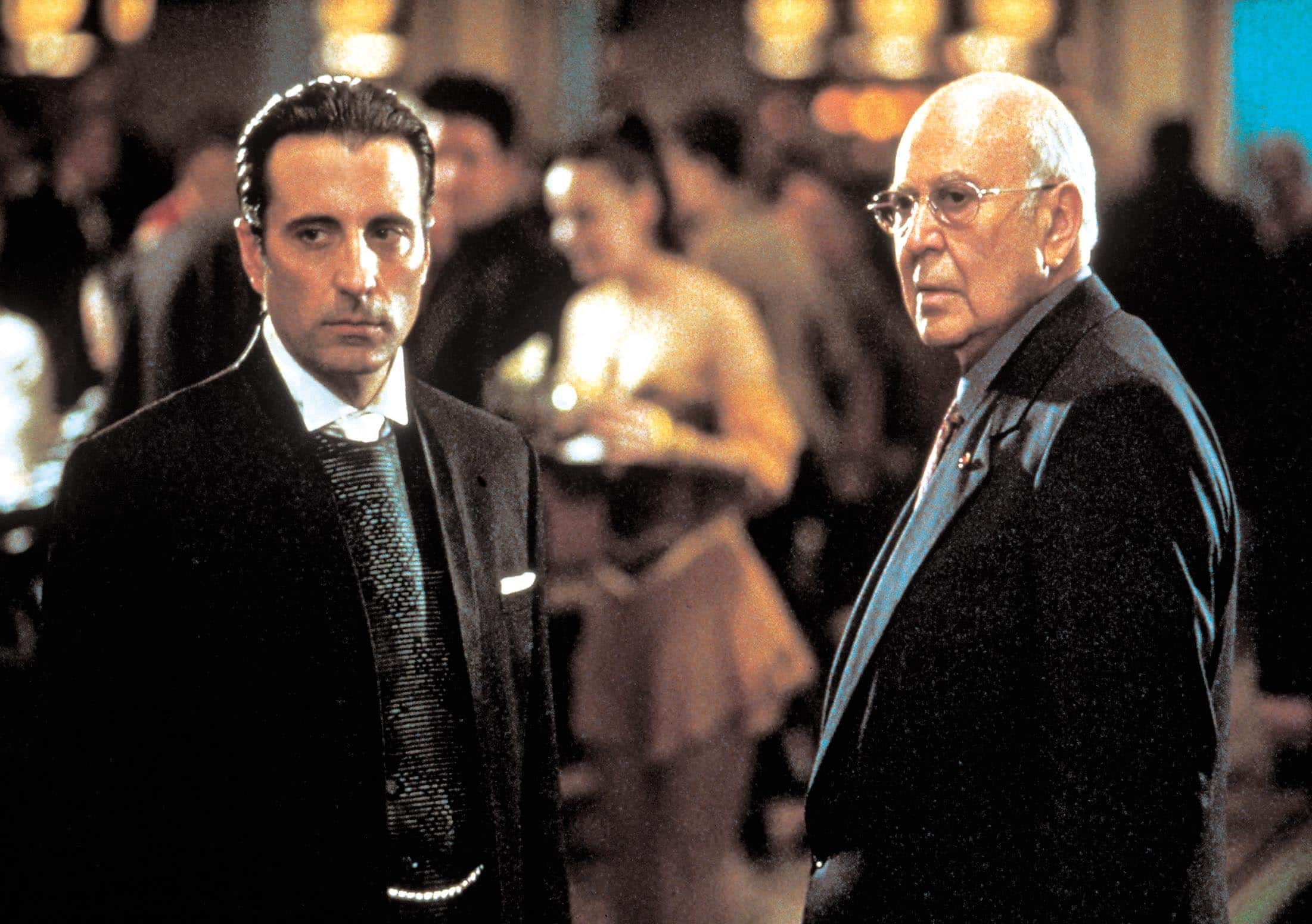 Carl Reiner insieme a Andy Garcia in una scena di Ocean's Eleven