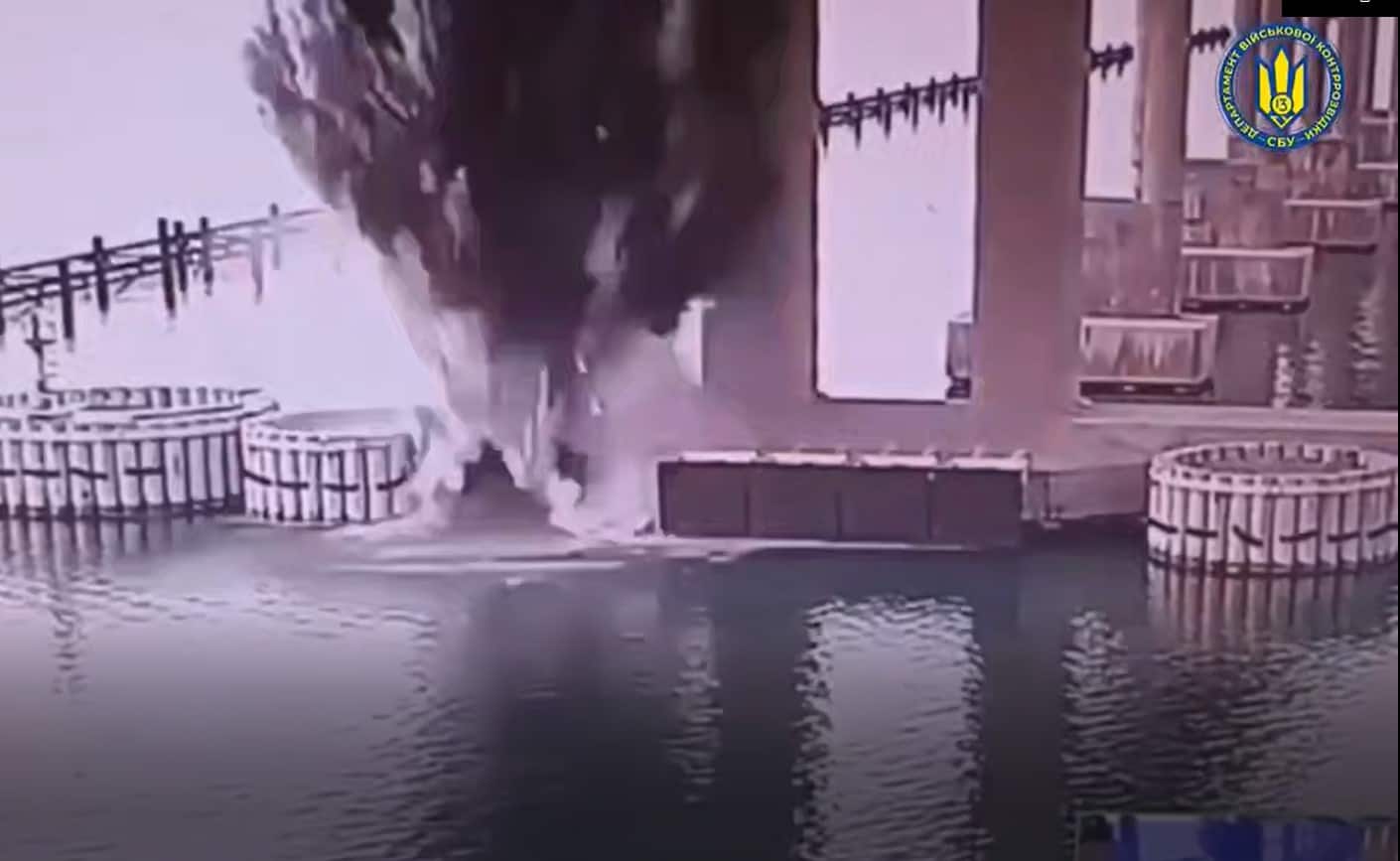 L'esplosione degli ordigni ucraini sotto il ponte di Crimea