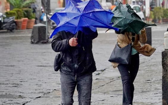 Meteo, piogge e rovesci sparsi da Nord a Sud Meteo, piogge e rovesci sparsi da Nord a Sud