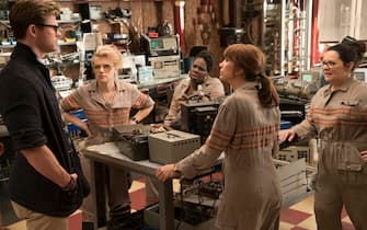 The Ghostbusters Holtzmann (Kate McKinnon), Patty (Leslie Jones), Erin (Kristen Wiig), Abby (Melissa McCarthy) with their receptionist Kevin (Chris Hemsworth) in Columbia Pictures' GHOSTBUSTERS.