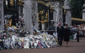 funerali lady diana regina elisabetta