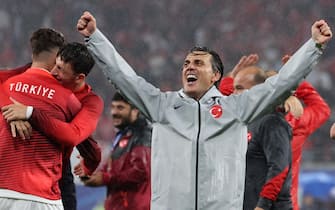epa11453853 Italian head coach Vincenzo Montella (CL) of Turkey celebrates winning the UEFA EURO 2024 Round of 16 soccer match between Austria and Turkey, in Leipzig, Germany, 02 July 2024.  EPA/ABEDIN TAHERKENAREH