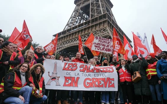 Paris Eiffel Tower Closed Due to Strike Over Discriminatory Hindu Delegation Demands