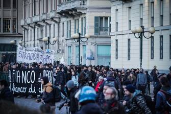 Manifestazione corteo degli anarchici internazionali in solidarietà ad Alfredo Cospito e contro il 41 bis, Torino 04 marzo 2023. ANSA/TINO ROMANO