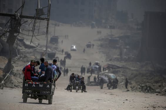 lenzuola bianche per gaza il 24 maggio manifestazione nazionale dai balconi contro guerra