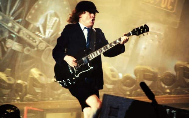 Angus-Young-AC-DC-620x388.jpg