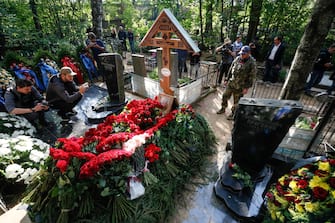 epa10828041 People visit the grave of PMC Wagner group founder and chief Yevgeny Prigozhin at the Porokhov cemetery in St. Petersburg, Russia, 30 August 2023. Yevgeny Prigozhin was buried on 29 August near his father's grave during a quiet ceremony at the Porokhov cemetery on the outskirts of St. Petersburg, despite heightened security at the Serafimovskoe Cemetery, where his burial was allegedly expected to take place. Russian authorities on 27 August confirmed that Prigozhin died along with nine others in the crash of an aircraft in the Tver region of Russia on 23 August 2023.  EPA/STRINGER