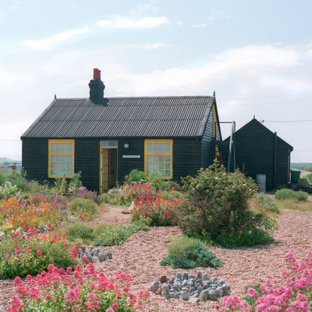 Derek_Jarman_Prospect_Cottage_Garden_at_Dungeness_Kent_UK_since_1986_©_Photo_Howard_Sooley_1994.jpg