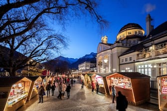 Il mercatino di Natale di Merano.
ANSA/ AZIENDA DI SOGGIORNO DI MERANO
+++ ANSA PROVIDES ACCESS TO THIS HANDOUT PHOTO TO BE USED SOLELY TO ILLUSTRATE NEWS REPORTING OR COMMENTARY ON THE FACTS OR EVENTS DEPICTED IN THIS IMAGE; NO ARCHIVING; NO LICENSING +++ (NPK)