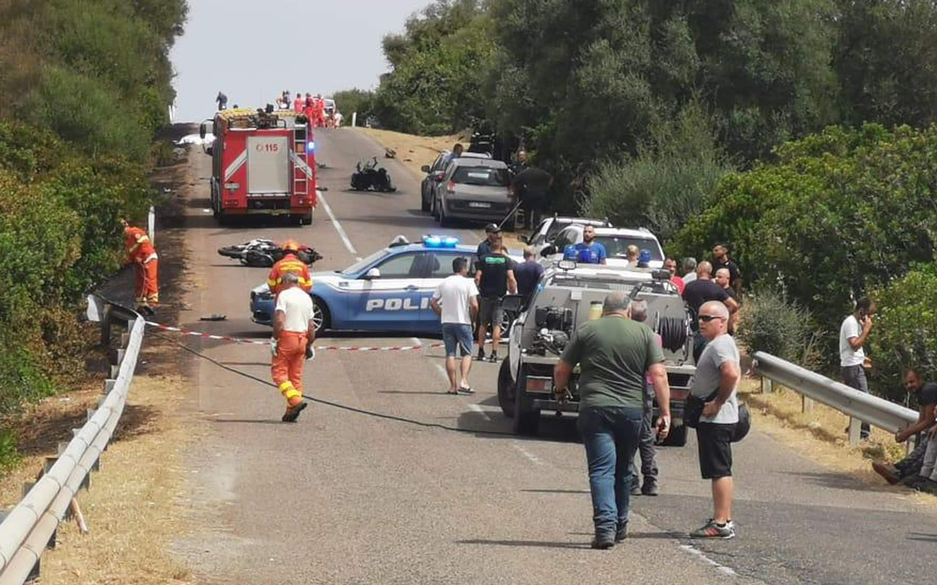 Il luogo dell'incidente stradale avvenuto a Paulilatino, in provincia di Oristano, dove si sono scontrate due moto e un'auto, con un bilancio di tre morti e due feriti, 06 luglio 2024. Sul posto i medici del 118, arrivati con ambulanze e due elicotteri dell'Elisoccorso, i carabinieri, i vigili del fuoco e la polizia stradale.
ANSA/ MANUEL SCORDO