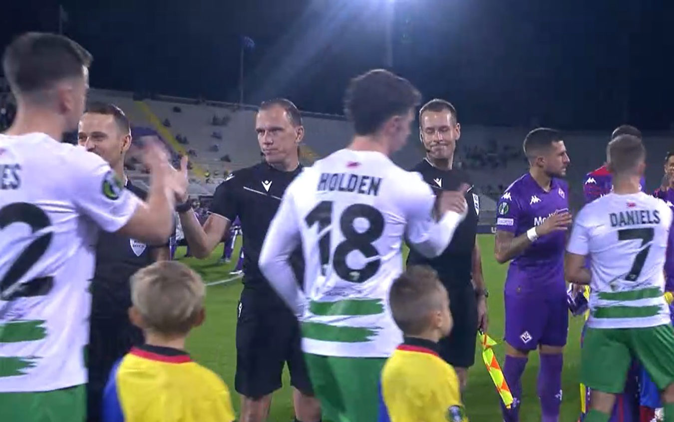 I New Saints hanno fretta: saluto durante l'inno