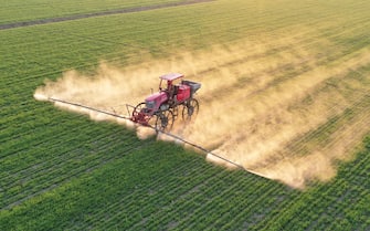 ©/MAXPPP - ANQING, CHINA - FEBRUARY 02: An agricultural machine sprays herbicides in a wheat field of Susong County on February 2, 2021 in Anqing, Anhui Province of China. (Photo by Li Long/VCG)
