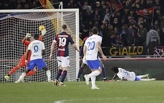 Inter's Yann-Aurel Bisseck scores the 0-1 goal during the Italian Serie A soccer match Bologna FC vs FC Inter at Renato Dall'Ara stadium in Bologna, Italy, 9 March 2024. ANSA /ELISABETTA BARACCHI