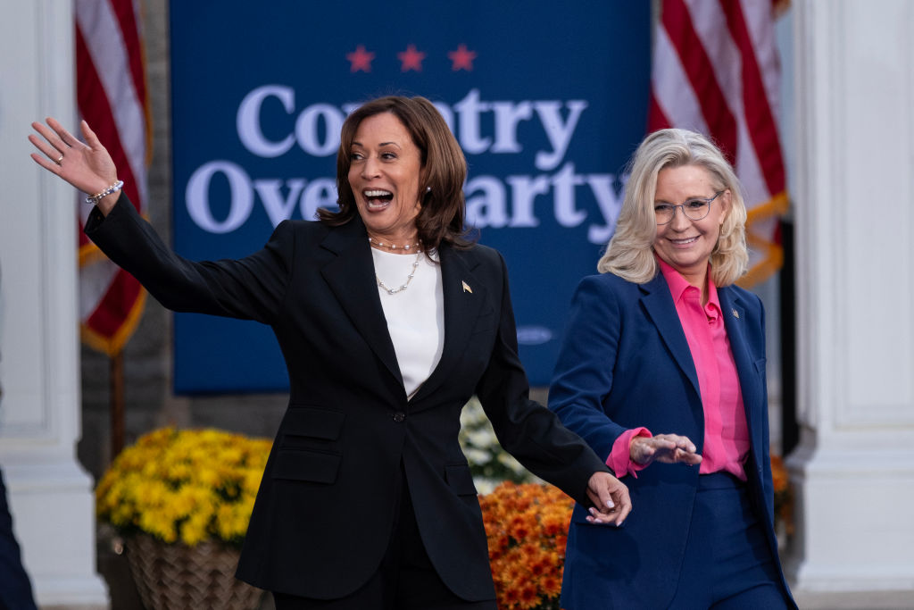 Liz Cheney sostiene Kamala Harris