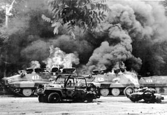 Foto 4 giugno 1989: scontri studenti e polizia in piazza Tienanmen