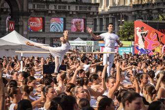 Italian dancer Roberto Bolle, Étoile of the Teatro alla Scala, and the prima ballerina of La Scala, Nicoletta Manni dance during the On Dance event in Piazza Duomo, in Milan, Italy, 10 September 2023.  2300 dance school students arrived from all over Italy to participate in the second edition of 'On dance', days dedicated to dance conceived and promoted by Roberto Bolle.