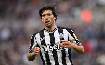 NEWCASTLE UPON TYNE, ENGLAND - OCTOBER 21: Sandro Tonali of Newcastle in action during the Premier League match between Newcastle United and Crystal Palace at St. James Park on October 21, 2023 in Newcastle upon Tyne, England. (Photo by Stu Forster/Getty Images)