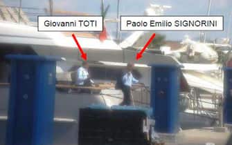 Giovanni Toti e Paolo Emilio Signorini sullo yacht  Leila  di Aldo Spinelli a Genova, il primo settembre 2022. La foto è agli atti dell'inchiesta ligure. ANSA (npk)