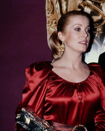 French actors Catherine Deneuve (L) and Gérard Depardieu (R) pose with their César Awards, on January 31, 1981 in Paris, as Best Actress and Best Actor in the film "Le dernier metro" (The Last Metro), directed by French film maker François Truffaut. (Photo by Georges GOBET and JEAN-CLAUDE DELMAS / AFP) (Photo by GEORGES GOBETJEAN-CLAUDE DELMAS/AFP via Getty Images)