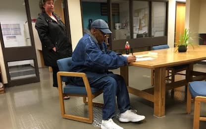 O.J. Simpson torna libero dopo nove anni di carcere per tentato furto