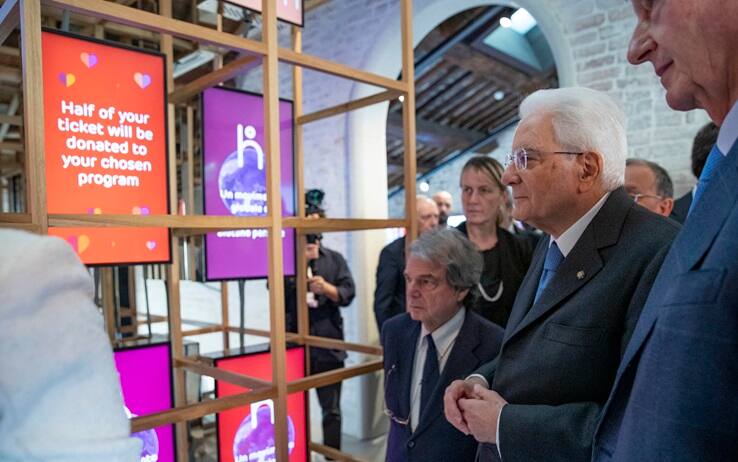 Il presidente Mattarella durante la visita alle Procuratie Vecchie Il presidente della Repubblica Sergio Mattarella durante la visita alle Procuratie Vecchie