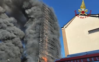 incendio milano oggi