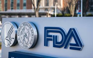 epa08876432 (FILE) - The United States Food and Drug Administration (FDA) headquarters in Silver Spring, Maryland, USA, 10 December 2020 (Reissued 10 December 2020). An FDA advisory panel recommended that the agency authorize Pfizer's coronavirus vaccine. The Covid-19 vaccine, known by the working name BNT162b2, is being developed by Pfizer and BioNTech.  EPA/JIM LO SCALZO