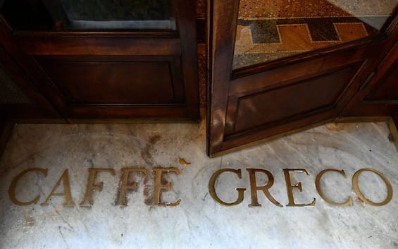 roma dopo lunga battaglia legale oggi lo sfratto per i gestori dell8217antico caff232 greco