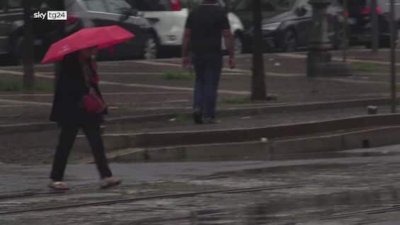 Maltempo a Milano, forte temporale: allerta meteo arancione Maltempo a Milano, forte temporale: allerta meteo arancione