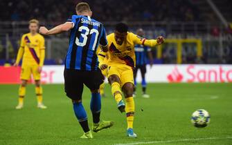 MILAN, ITALY - DECEMBER 10:  (R) Ansu Fati of FC Barcellona scores his first goal during the UEFA Champions League group F match between Inter and FC Barcelona at Giuseppe Meazza Stadium on December 10, 2019 in Milan, Italy.  (Photo by Pier Marco Tacca/Getty Images)