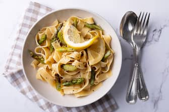 Top view of lemon garlic asparagus tagliatelle