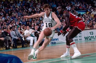 BOSTON, MA - 1980: Dave Cowens #18 of the Boston Celtics dribbles the ball against the Philadelphia 76ers during a game played circa 1980 at the Boston Garden in Boston, Massachussets. NOTE TO USER: User expressly acknowledges and agrees that, by downloading and or using this photograph, User is consenting to the terms and conditions of the Getty Images License Agreement. Mandatory Copyright Notice: Copyright 1980NBAE (Photo by Dick Raphael/NBAE via Getty Images)