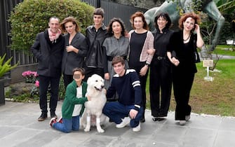 Roma : Sede Rai Viale Mazzini . Photocall serie TV " La storia " . Nella foto :  Francesca Archibugi con Jasmine Trinca ,Elio Germano,Asia Argento,Anna Ferruzzo,Antonella Attili,Mattia Basciani,Lorenzo Zurzoilo,Francesco Zenga,