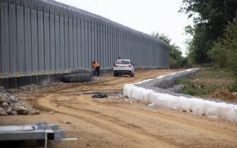 Il muro costruito dalla Grecia al confine con la Turchia
