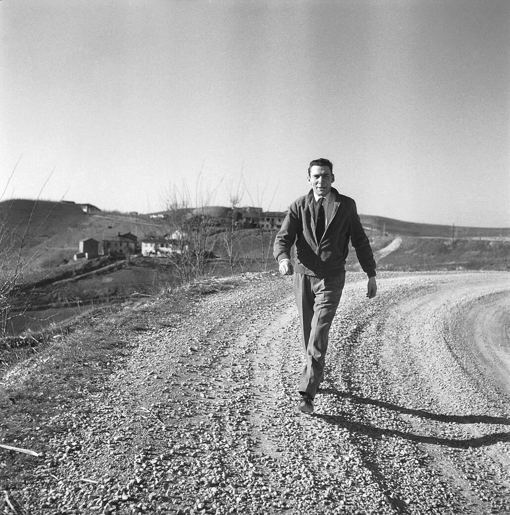 Beppe_Fenoglio_foto_di_Aldo_Agnelli_archivio_Centro_Studi_Beppe_Fenoglio_Valdivilla_1958.jpeg