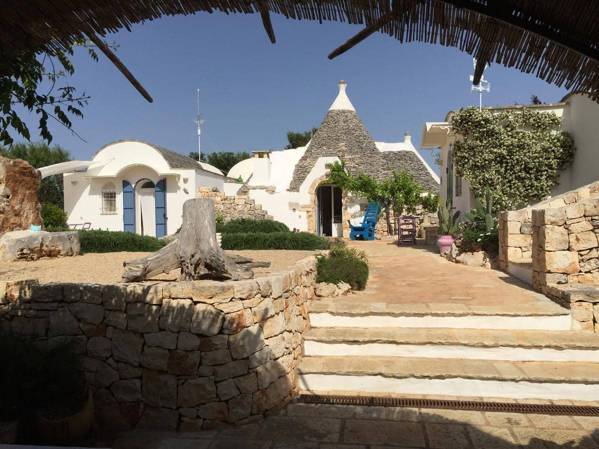 Trullo e lamia dei Trulli di Alice, a Ceglie Messapica, nel brindisino