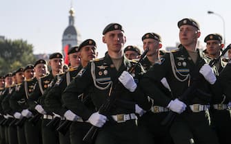 epa10616580 Russian servicemen march in downtown of Moscow, Russia, 09 May 2023, preparing for the military parade which will take place on the Red Square to commemorate the victory of the Soviet Union's Red Army over Nazi-Germany in WWII.  EPA/YURI KOCHETKOV