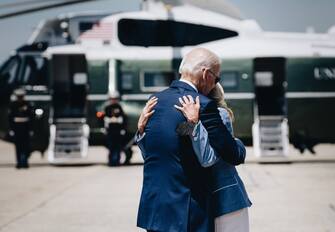 Erin Schaff, fotografa del New York Times, ha catturato un momento molto tenero tra Jill e Joe Biden