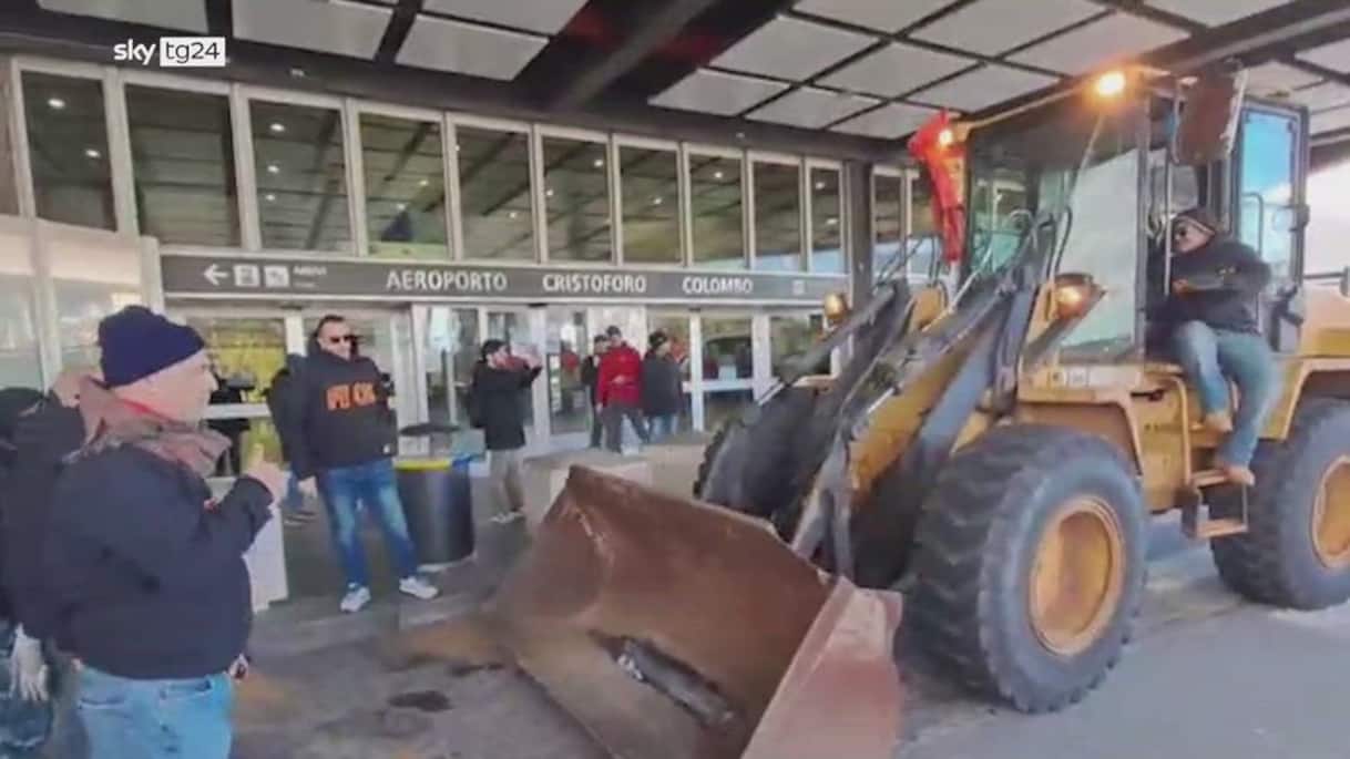 Sciopero operai ex Ilva Genova, aeroporto bloccato