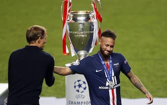 epa08621064 PSG head coach Thomas Tuchel (L) and Neymar (R) react after the UEFA Champions League final between Paris Saint-Germain and Bayern Munich in Lisbon, Portugal, 23 August 2020. Bayern Munich won 1-0.  EPA/Matt Childs / POOL